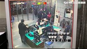 男子被警察噴酒精　中正一分局提供