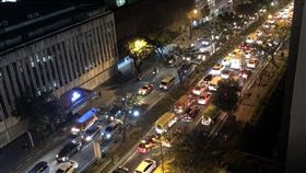 馬尼拉封城消息一出，連夜爆發逃難潮。（圖／熊熊來七逃提供）