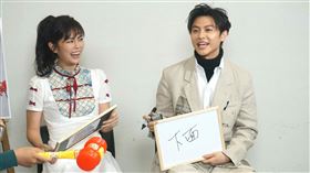 《覆活》男女主角邱勝翊、任容萱接受關韶文節目專訪（圖／八大提供）