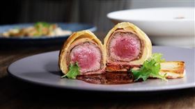 ▲Home Hotel；al sorriso微笑餐廳；威靈頓牛排（圖／Home Hotel提供）