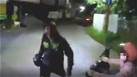 行車糾紛,扭打,騎士,方向燈（圖／翻攝爆料公社）