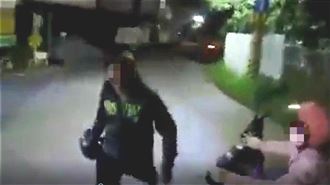 脫裝備慘被打爆　女乘客崩潰：別打了