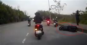 台中,車禍,機車,闖紅燈,違規右轉