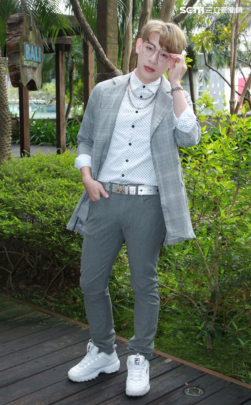 嘻小瓜接受三立新聞網專訪。（記者邱榮吉/攝影） 