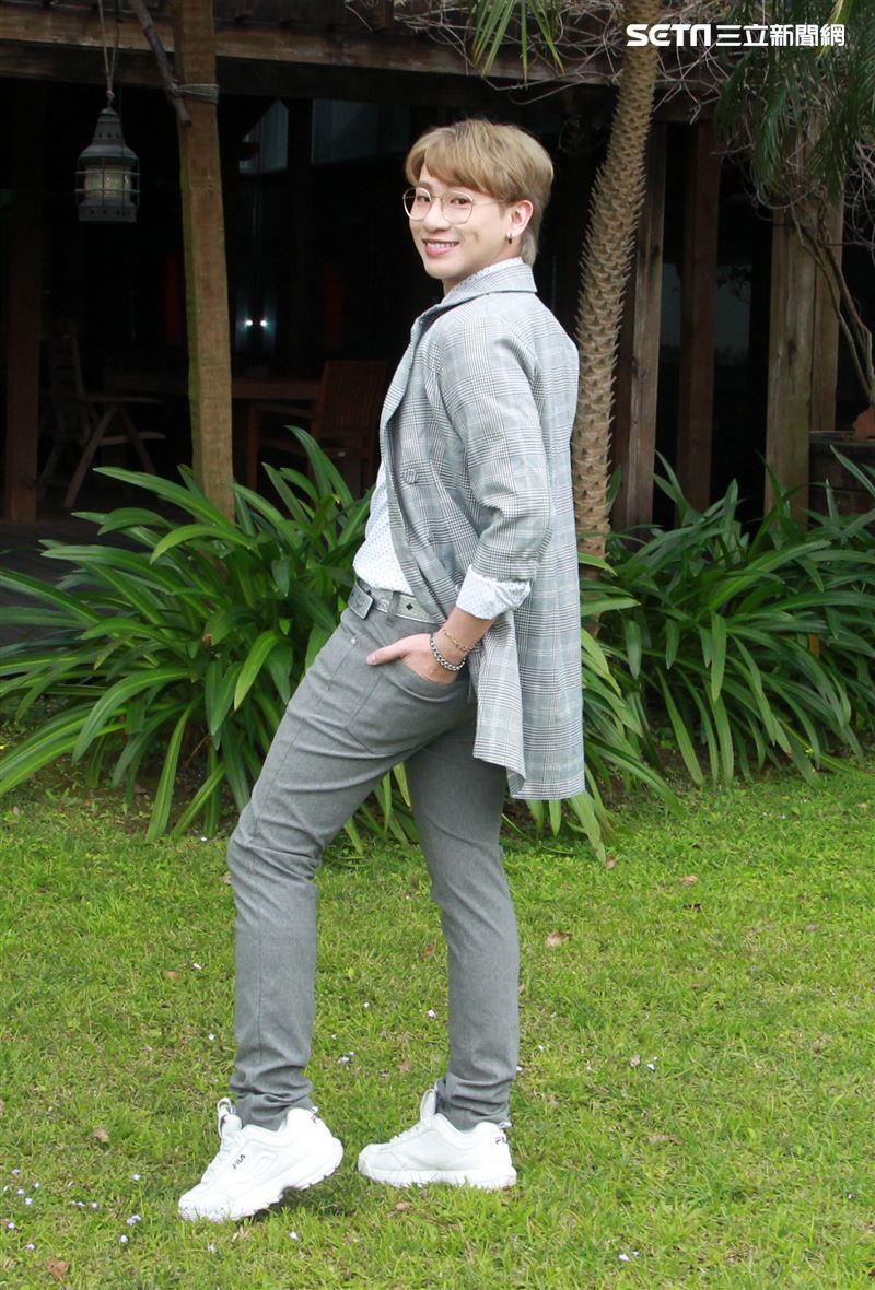 嘻小瓜接受三立新聞網專訪。（記者邱榮吉/攝影） 