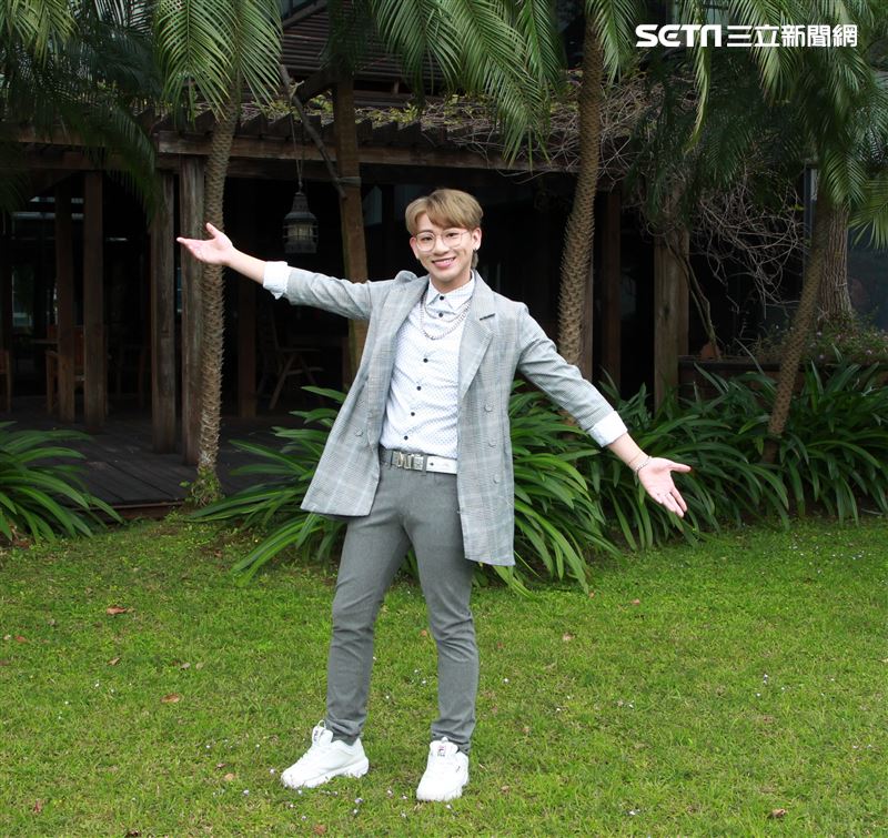 嘻小瓜接受三立新聞網專訪。（記者邱榮吉/攝影） 