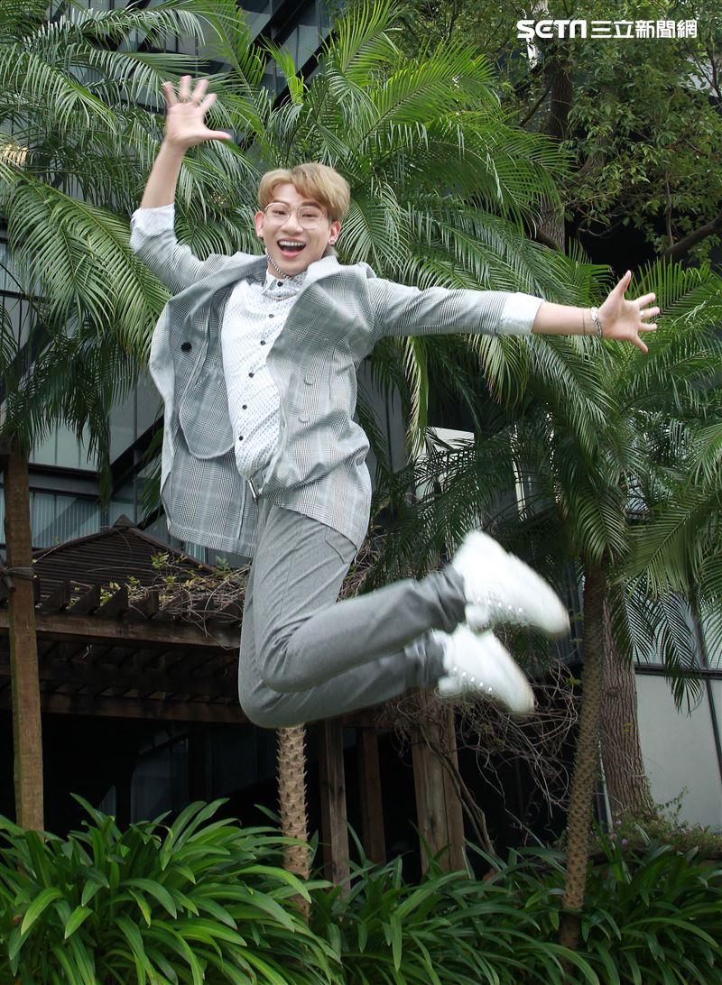 嘻小瓜接受三立新聞網專訪。（記者邱榮吉/攝影） 