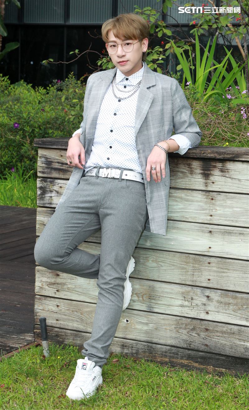 嘻小瓜接受三立新聞網專訪。（記者邱榮吉/攝影） 