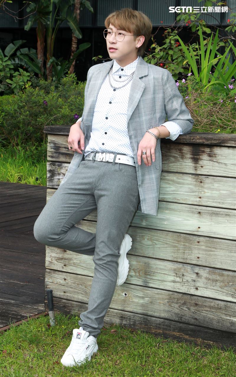 嘻小瓜接受三立新聞網專訪。（記者邱榮吉/攝影） 