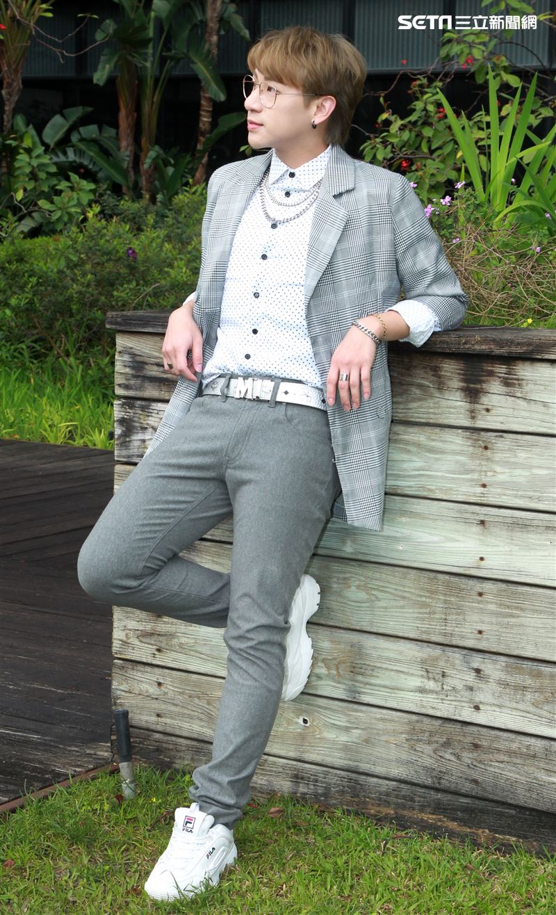 嘻小瓜接受三立新聞網專訪。（記者邱榮吉/攝影） 