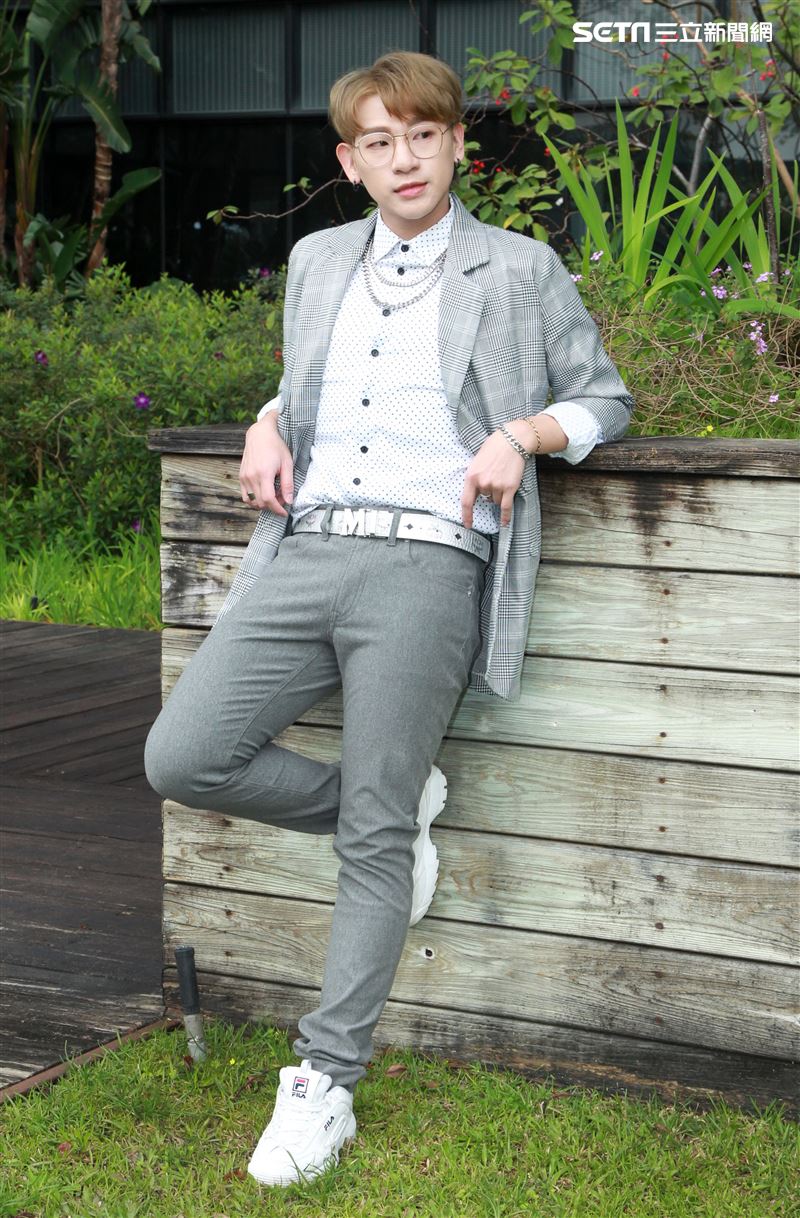 嘻小瓜接受三立新聞網專訪。（記者邱榮吉/攝影） 