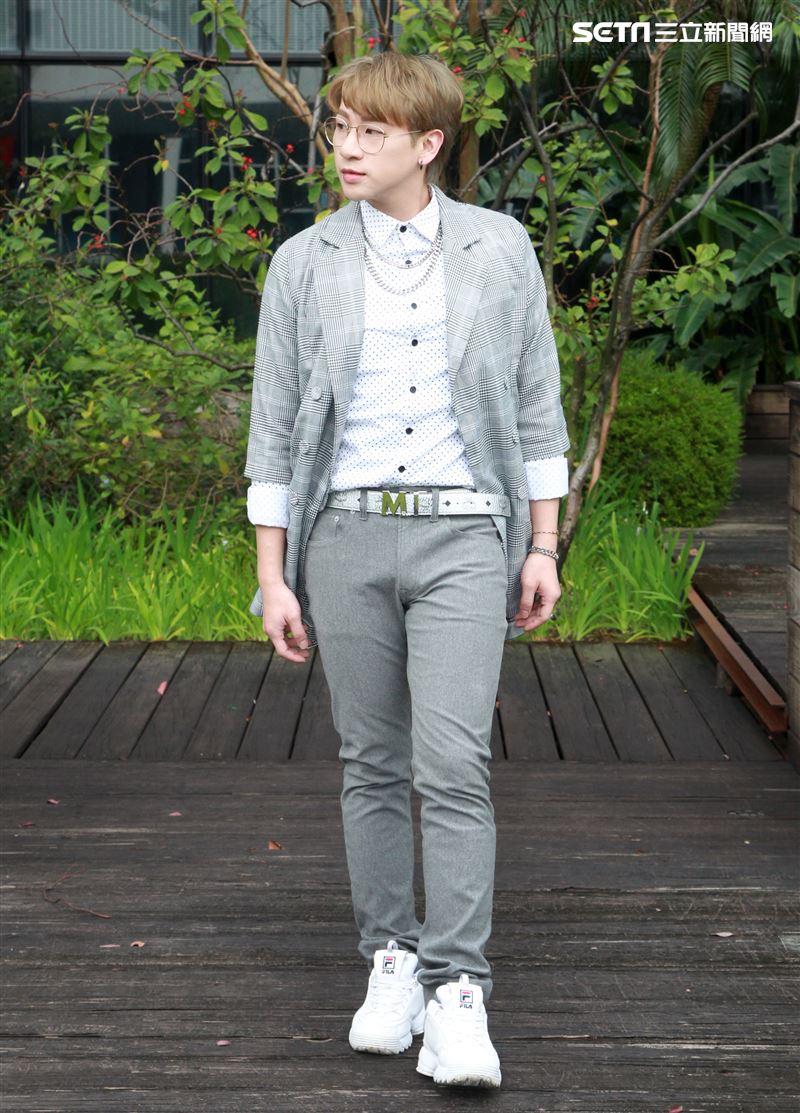 嘻小瓜接受三立新聞網專訪。（記者邱榮吉/攝影） 