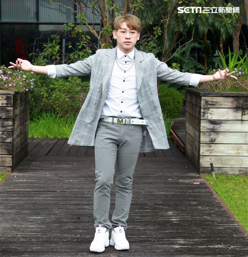 嘻小瓜接受三立新聞網專訪。（記者邱榮吉/攝影） 