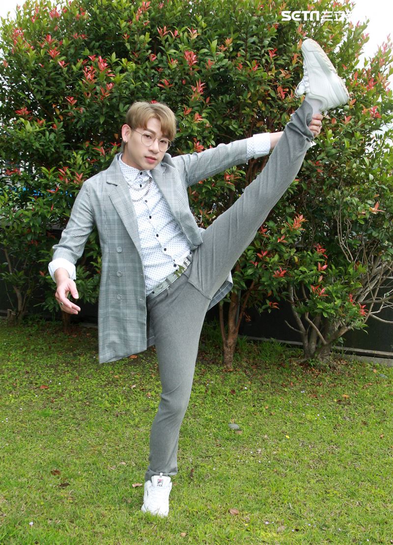 嘻小瓜接受三立新聞網專訪。（記者邱榮吉/攝影） 