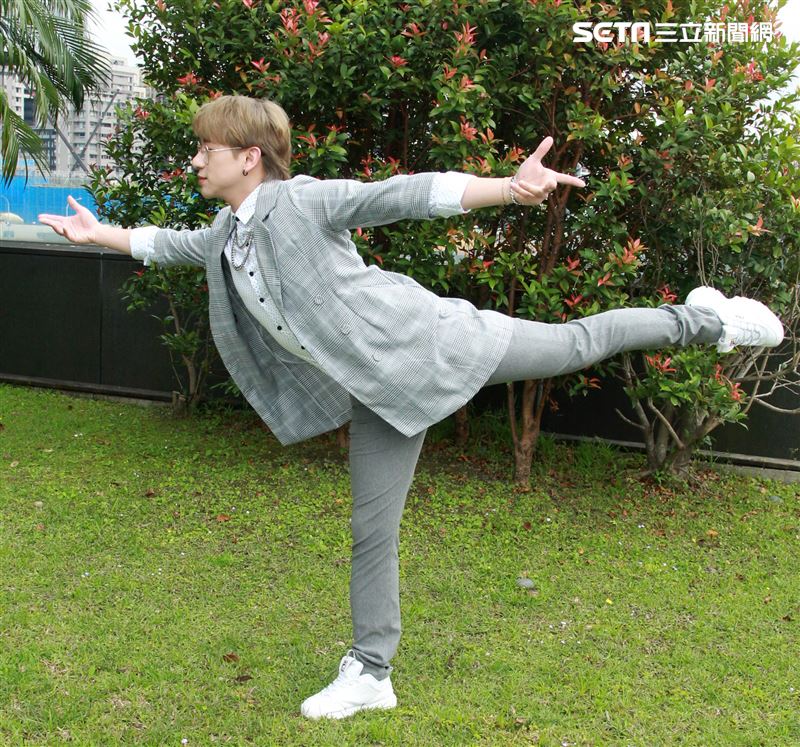 嘻小瓜接受三立新聞網專訪。（記者邱榮吉/攝影） 