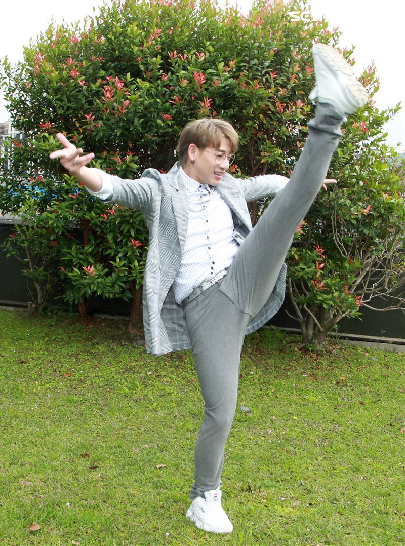 嘻小瓜接受三立新聞網專訪。（記者邱榮吉/攝影） 