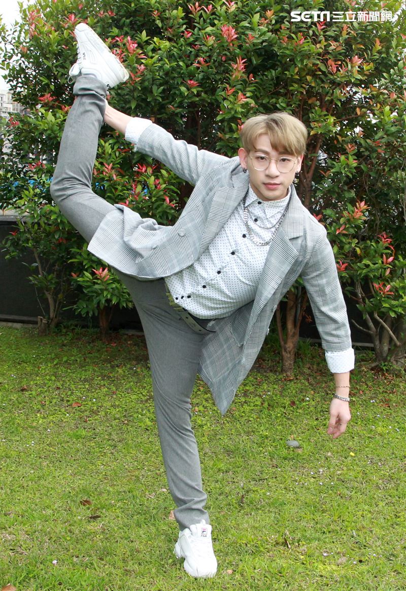 嘻小瓜接受三立新聞網專訪。（記者邱榮吉/攝影） 