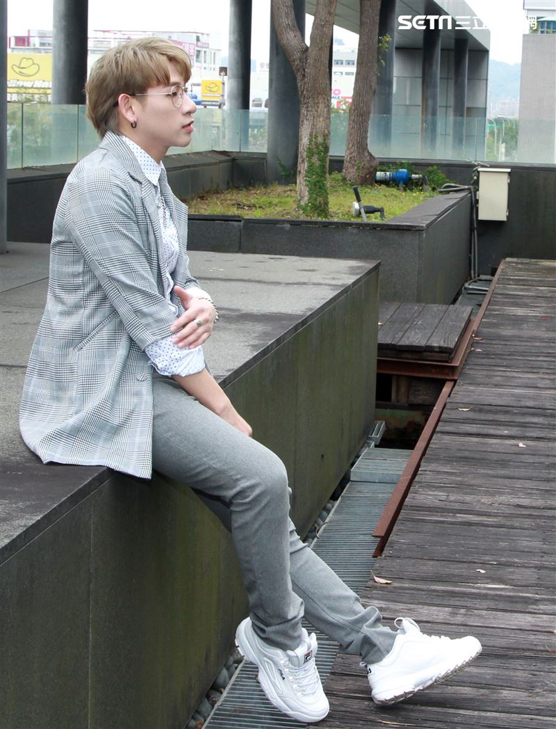 嘻小瓜接受三立新聞網專訪。（記者邱榮吉/攝影） 