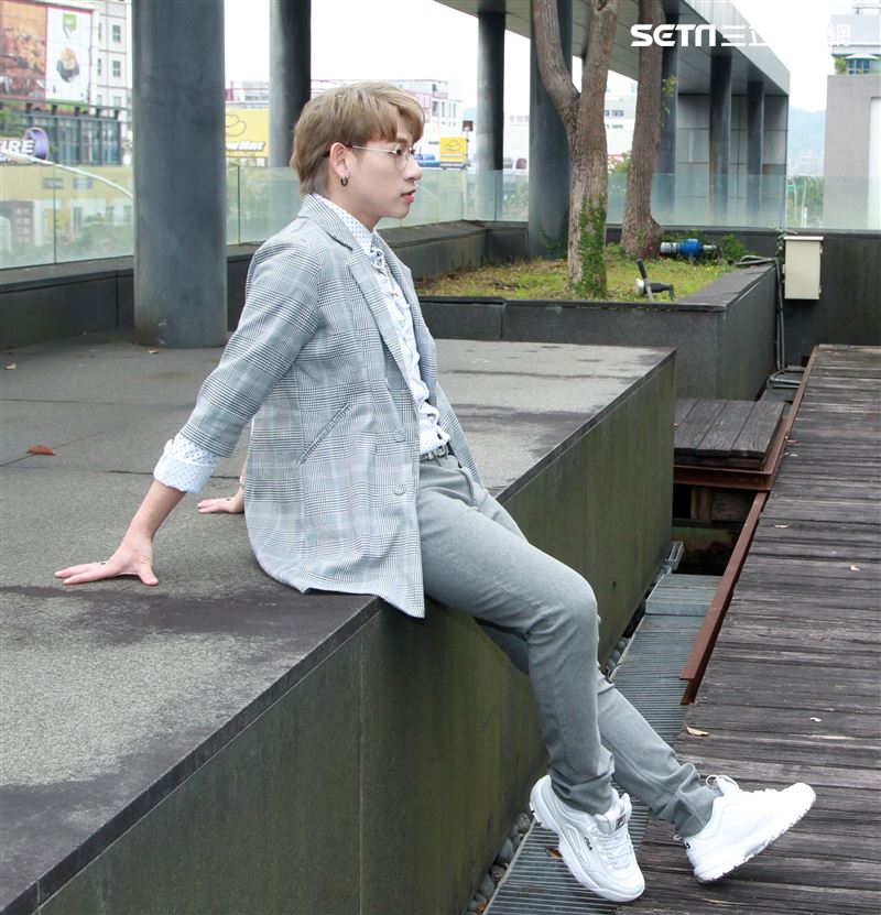 嘻小瓜接受三立新聞網專訪。（記者邱榮吉/攝影） 