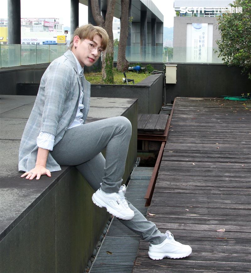 嘻小瓜接受三立新聞網專訪。（記者邱榮吉/攝影） 