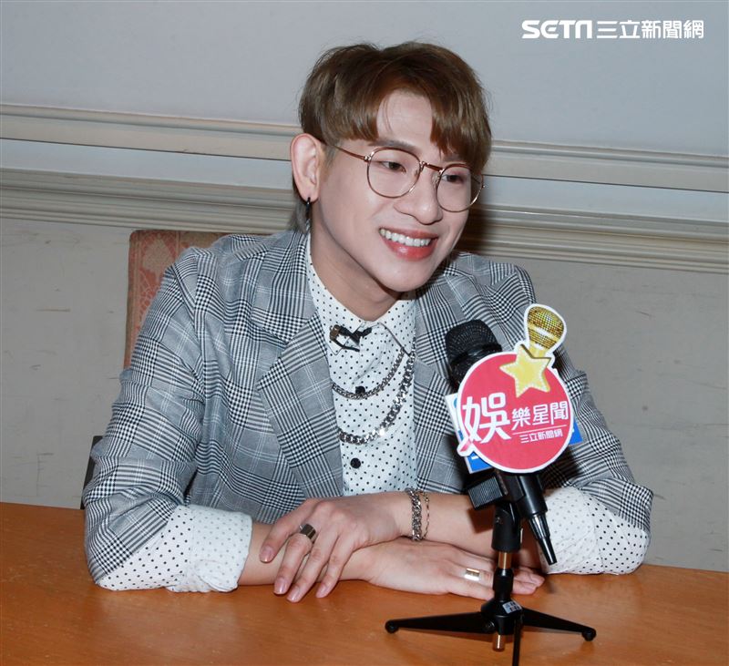 嘻小瓜接受三立新聞網專訪。（記者邱榮吉/攝影） 