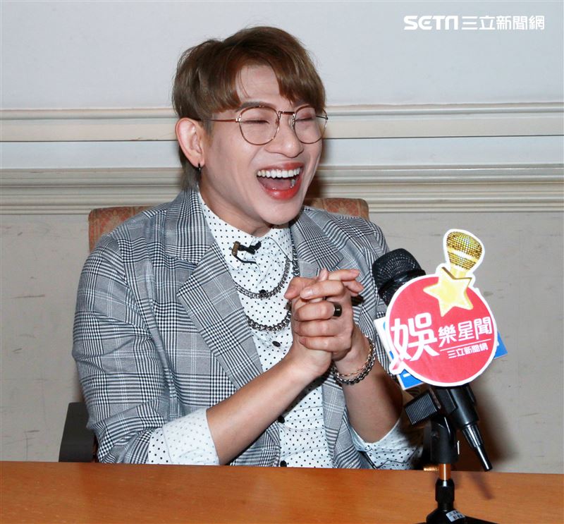 嘻小瓜接受三立新聞網專訪。（記者邱榮吉/攝影） 