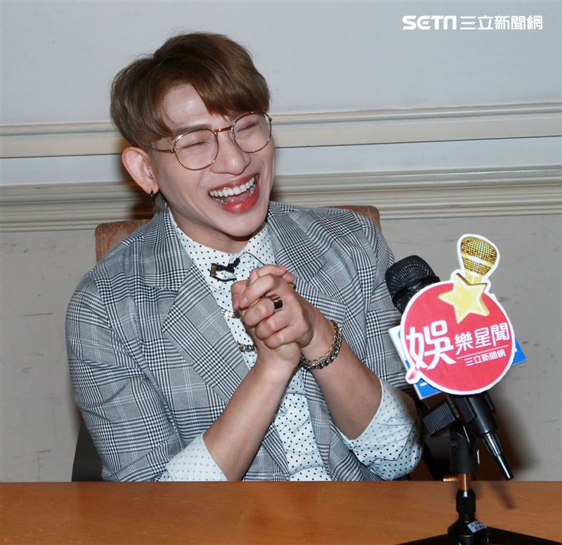 嘻小瓜接受三立新聞網專訪。（記者邱榮吉/攝影） 