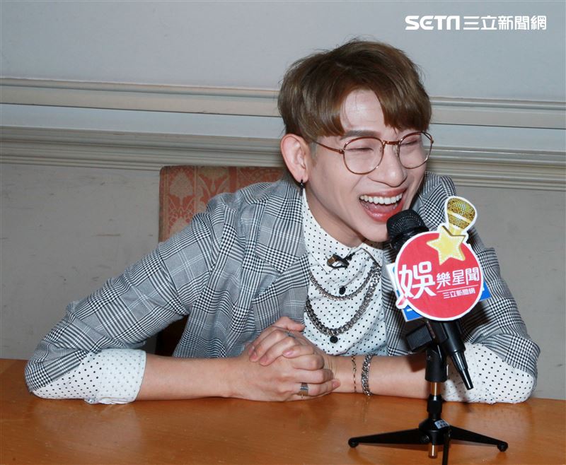 嘻小瓜接受三立新聞網專訪。（記者邱榮吉/攝影） 