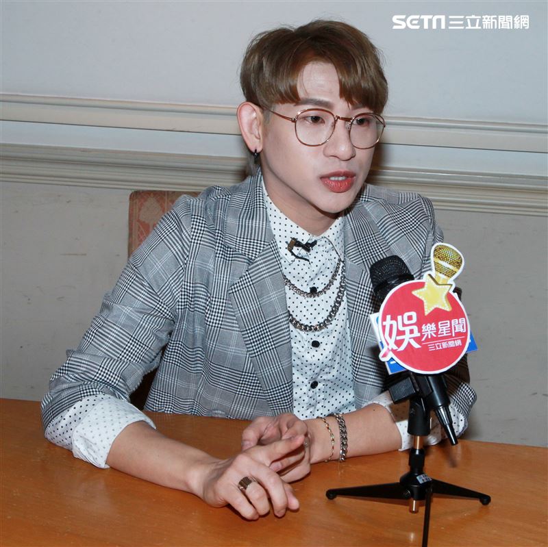嘻小瓜接受三立新聞網專訪。（記者邱榮吉/攝影） 