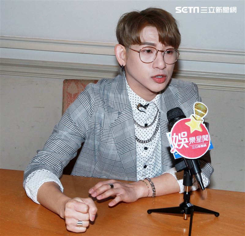 嘻小瓜接受三立新聞網專訪。（記者邱榮吉/攝影） 