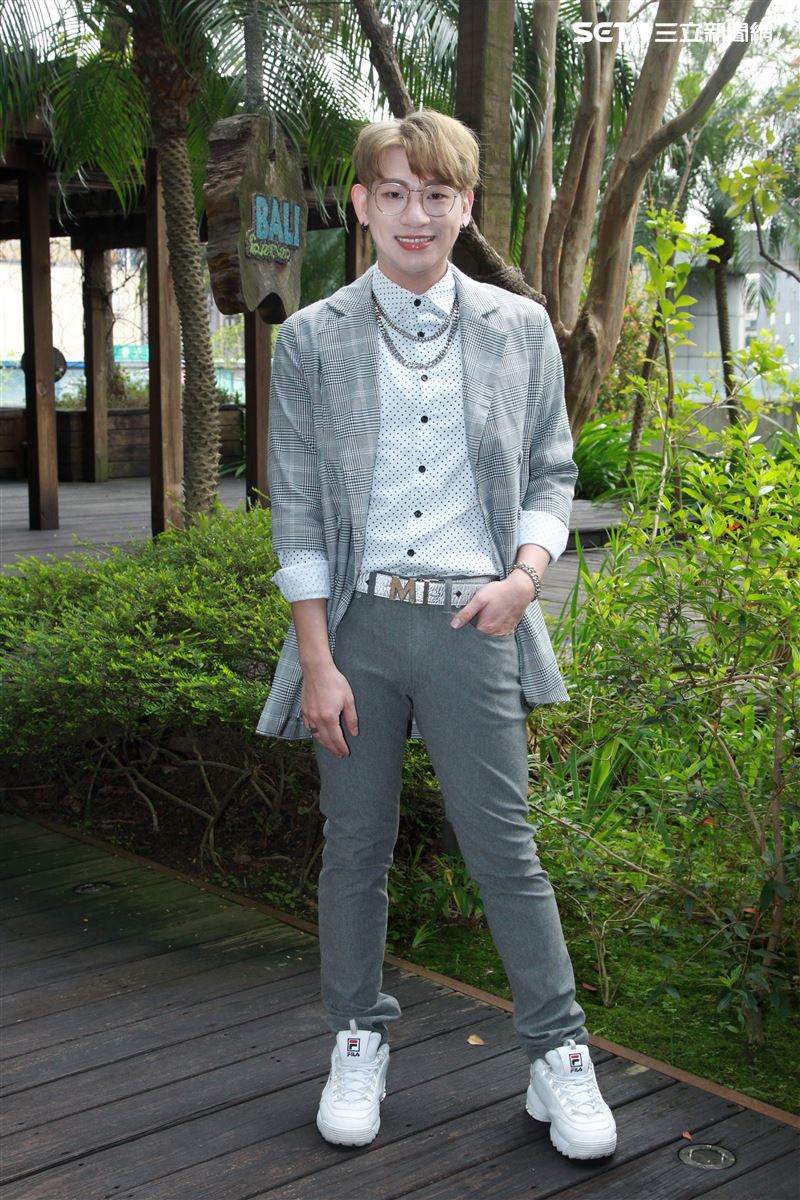 嘻小瓜接受三立新聞網專訪。（記者邱榮吉/攝影） 