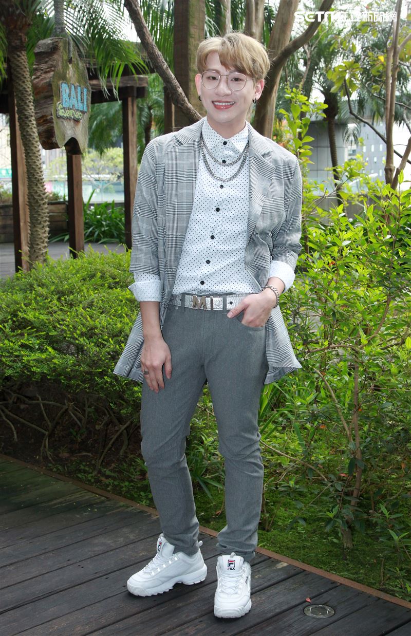 嘻小瓜接受三立新聞網專訪。（記者邱榮吉/攝影） 