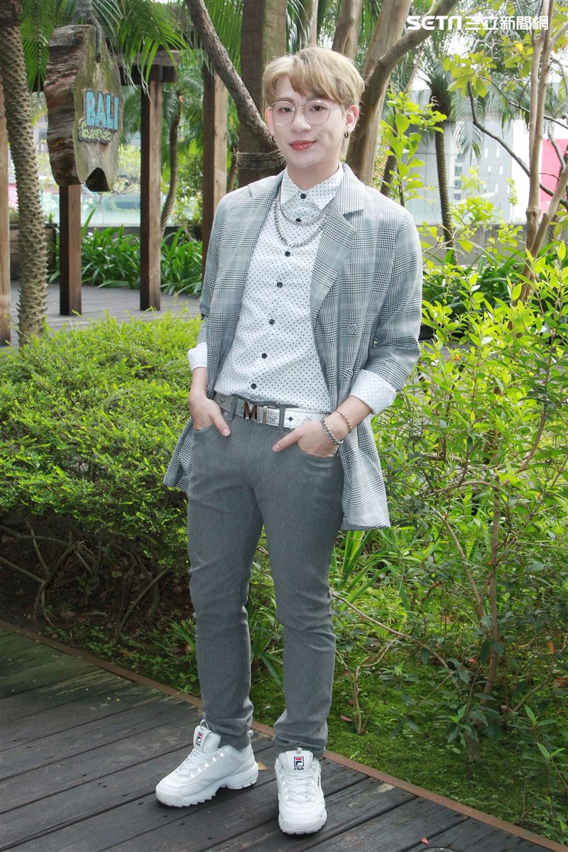 嘻小瓜接受三立新聞網專訪。（記者邱榮吉/攝影） 