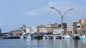 澎湖七美推認養路燈（1）澎湖偏鄉離島七美率先推出路燈認養政策，一盞路燈一年認養費用只要新台幣1000元，提供居民或遊客明亮的道路返家。中央社　109年3月16日