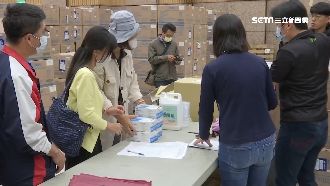 捐口罩助校園　教職、廚工、護理都有