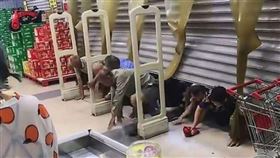 武漢肺炎，民眾瘋搶生活用品（圖／翻攝自臉書）