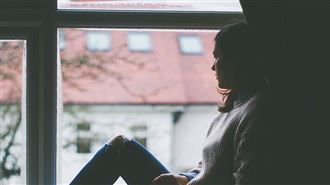 地震警報響！尪只顧「護蛋」妻氣炸