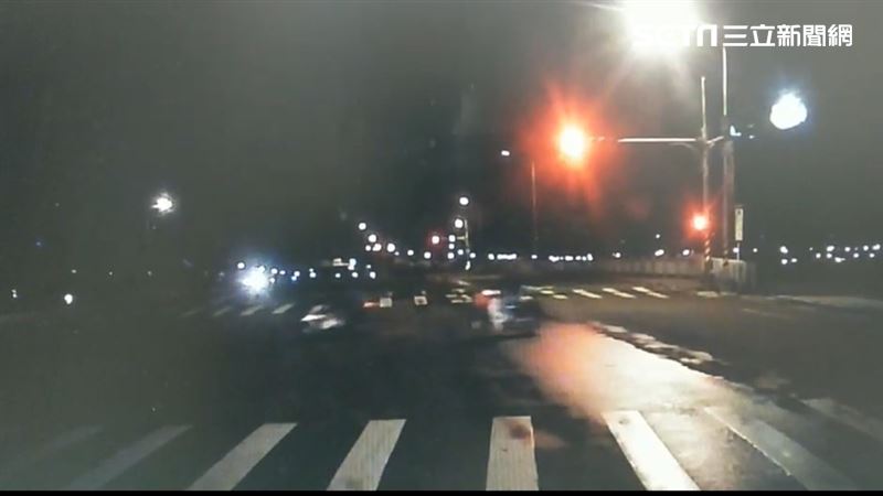北市直行車闖紅燈　左轉騎士爆頭慘死