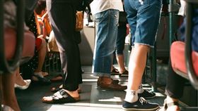 公車 車廂 公車內部(圖/PIXABAY)