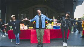 徐若瑄、何潤東、張鈞甯，莊凱勛，陳恩峰。（頤東娛樂提供）