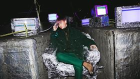 創作饒舌新勢力Spark皇毅首出輯 揪Karencici車陣裡《假高潮》
華研唱片提供