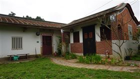 金管處助民宿賣店度小月　協辦疫情租金補貼武漢肺炎疫情衝擊金門觀光產業，金門國家公園管理處主動邀集民宿、賣店業者辦理租金補貼申請，已有9成以上業者申請租金補貼。中央社記者黃慧敏攝　109年3月17日