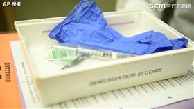 全世界第1針！武漢肺炎疫苗曝光　受試者雀躍：感覺很棒
疫苗,施打,打針,武漢肺炎,美國
圖／／翻攝自ＡＰ影音授權