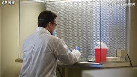 全世界第1針！武漢肺炎疫苗曝光　受試者雀躍：感覺很棒
疫苗,施打,打針,武漢肺炎,美國
圖／／翻攝自AP影音授權