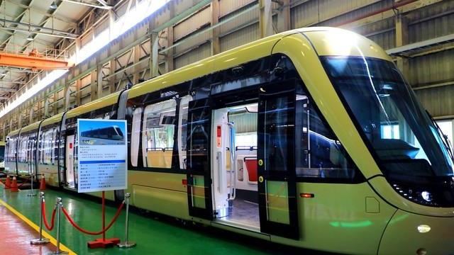 國車國造　安坑輕軌首列車亮相