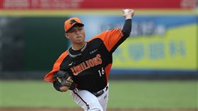 中職獅猿戰　統一江辰晏先發中華職棒6日在桃園棒球場舉行Lamigo桃猿隊與統一7-ELEVEn獅隊賽事，統一派出江辰晏擔任先發投手。中央社記者張新偉攝　108年7月6日