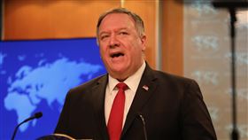 美中媒體戰再升溫 蓬佩奧批中驅逐美3大報記者美國國務卿蓬佩奧（圖）17日批評北京驅逐紐約時報等美國3大報駐中記者，並鄭重呼籲中國重新考慮。圖為蓬佩奧11日於美國國務院主持媒體簡報會。中央社記者徐薇婷華盛頓攝 109年3月18日