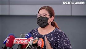 ▲中和區瓦磘里里長林綺芳，被里民抓包，搭乘計程車返家，鄰居直言「以後不敢出來買東西了」。