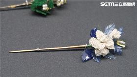 〈銀鍍金緝米珠鑲玻璃薔薇簪〉(邱建一提供)