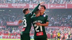 ▲中國足求一哥武磊與隊友慶祝進球。（圖／翻攝自西班牙人IG）